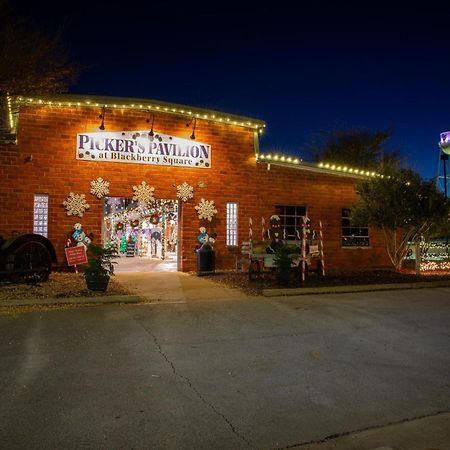 Holiday Inn Express & Suites - Lindale By Ihg Bagian luar foto