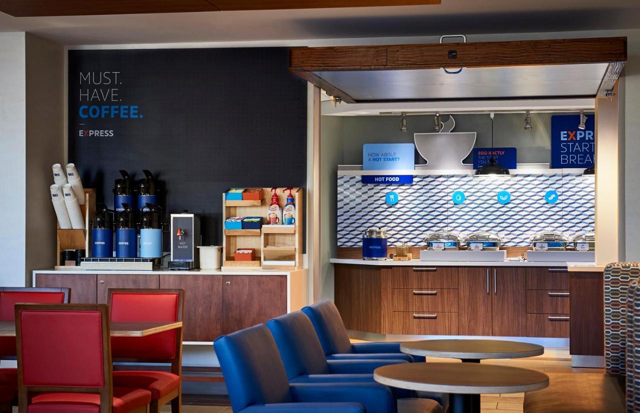 Holiday Inn Express & Suites - Lindale By Ihg Bagian luar foto