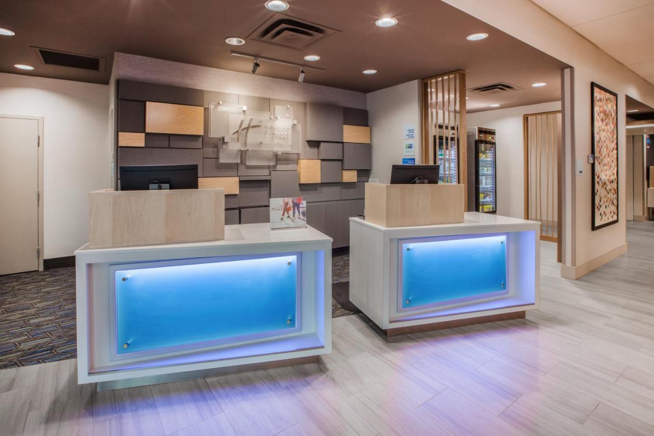 Holiday Inn Express & Suites - Lindale By Ihg Bagian luar foto