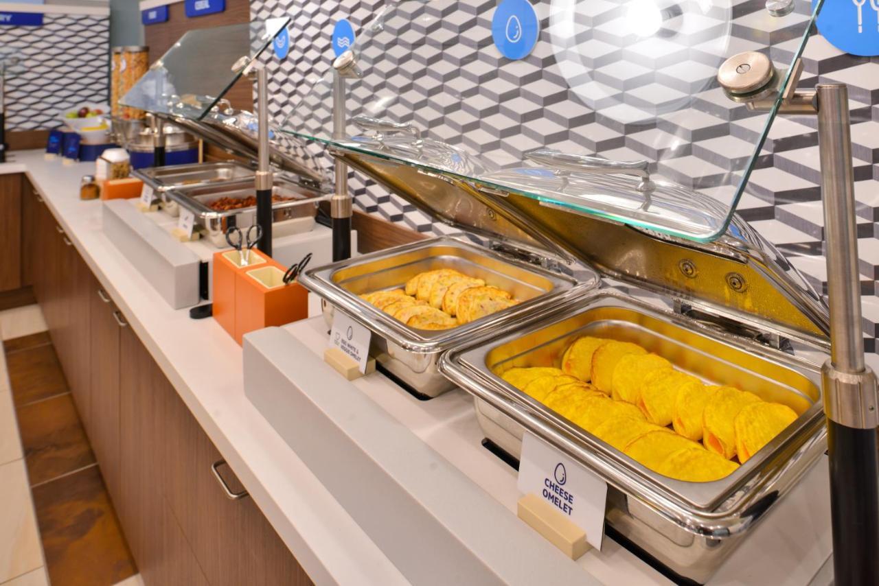 Holiday Inn Express & Suites - Lindale By Ihg Bagian luar foto