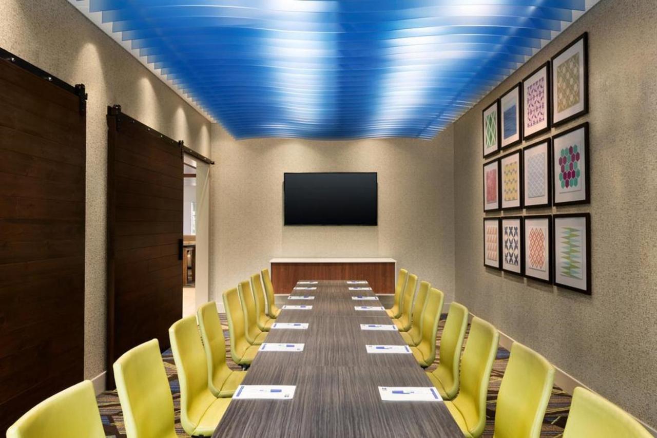 Holiday Inn Express & Suites - Lindale By Ihg Bagian luar foto