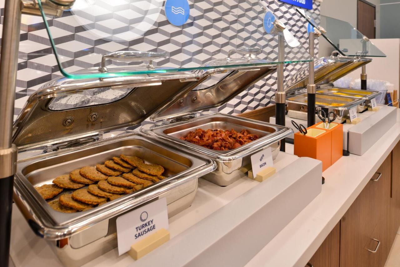 Holiday Inn Express & Suites - Lindale By Ihg Bagian luar foto