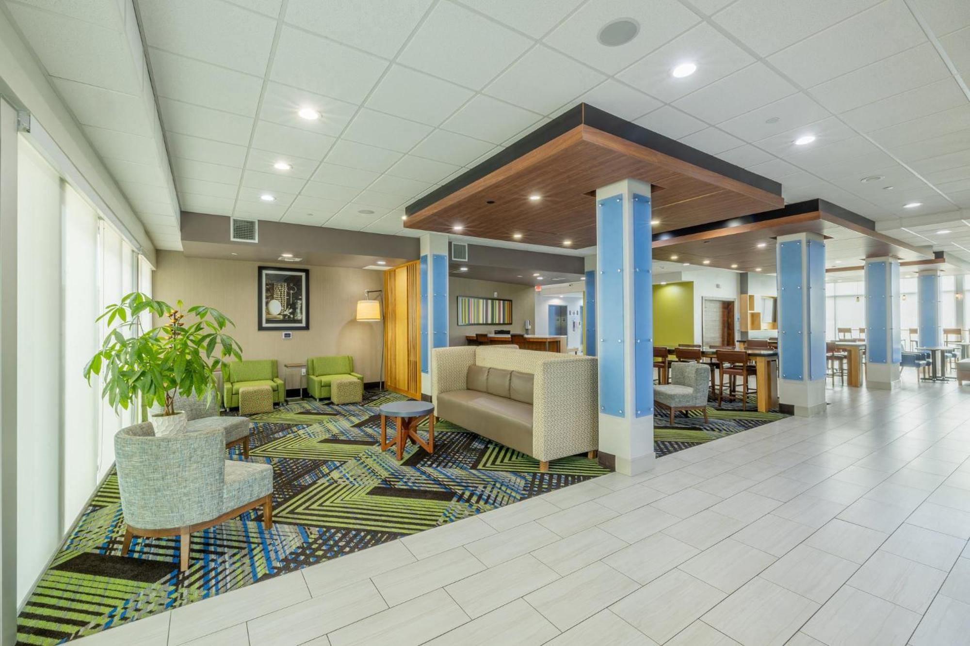 Holiday Inn Express & Suites - Lindale By Ihg Bagian luar foto
