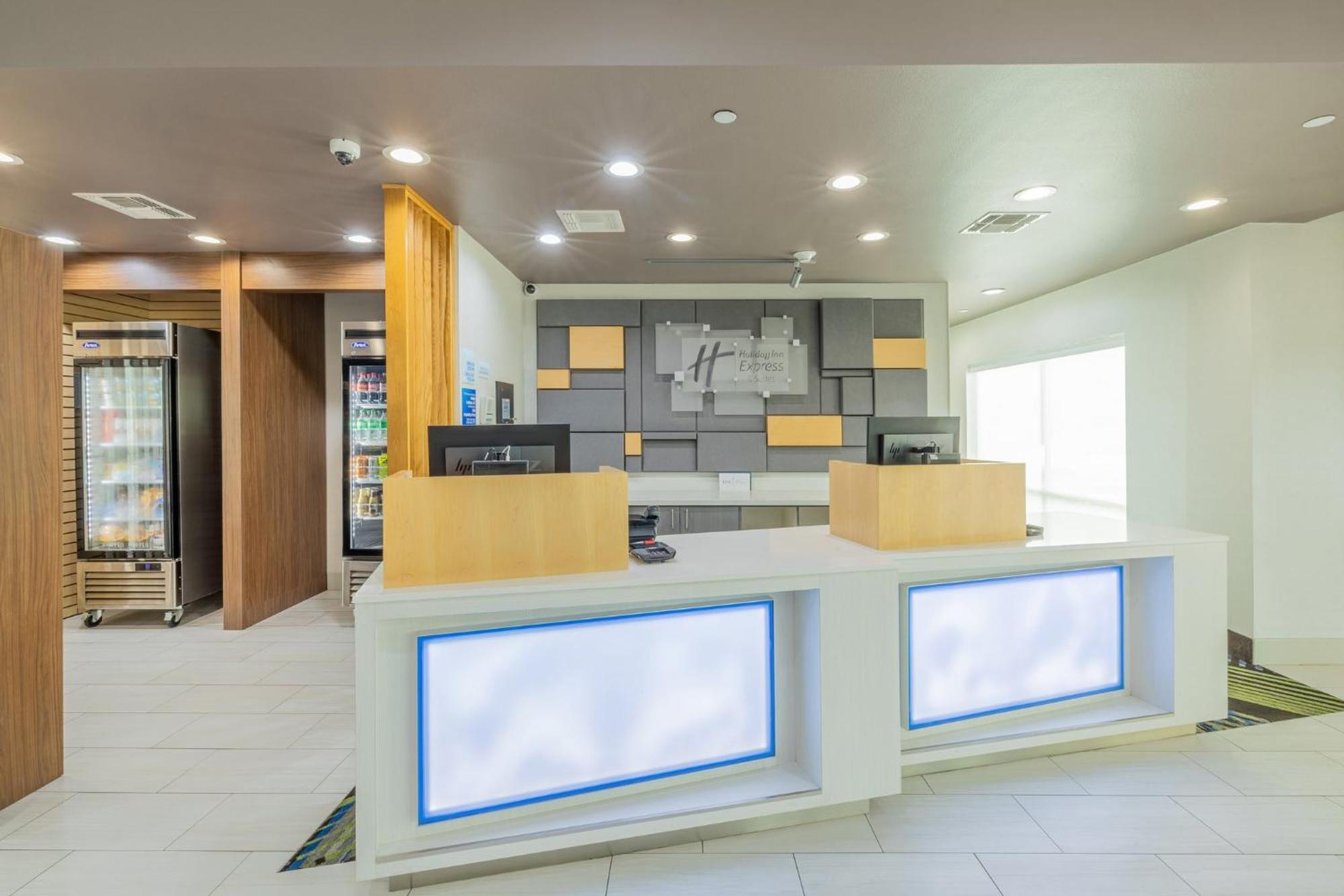 Holiday Inn Express & Suites - Lindale By Ihg Bagian luar foto