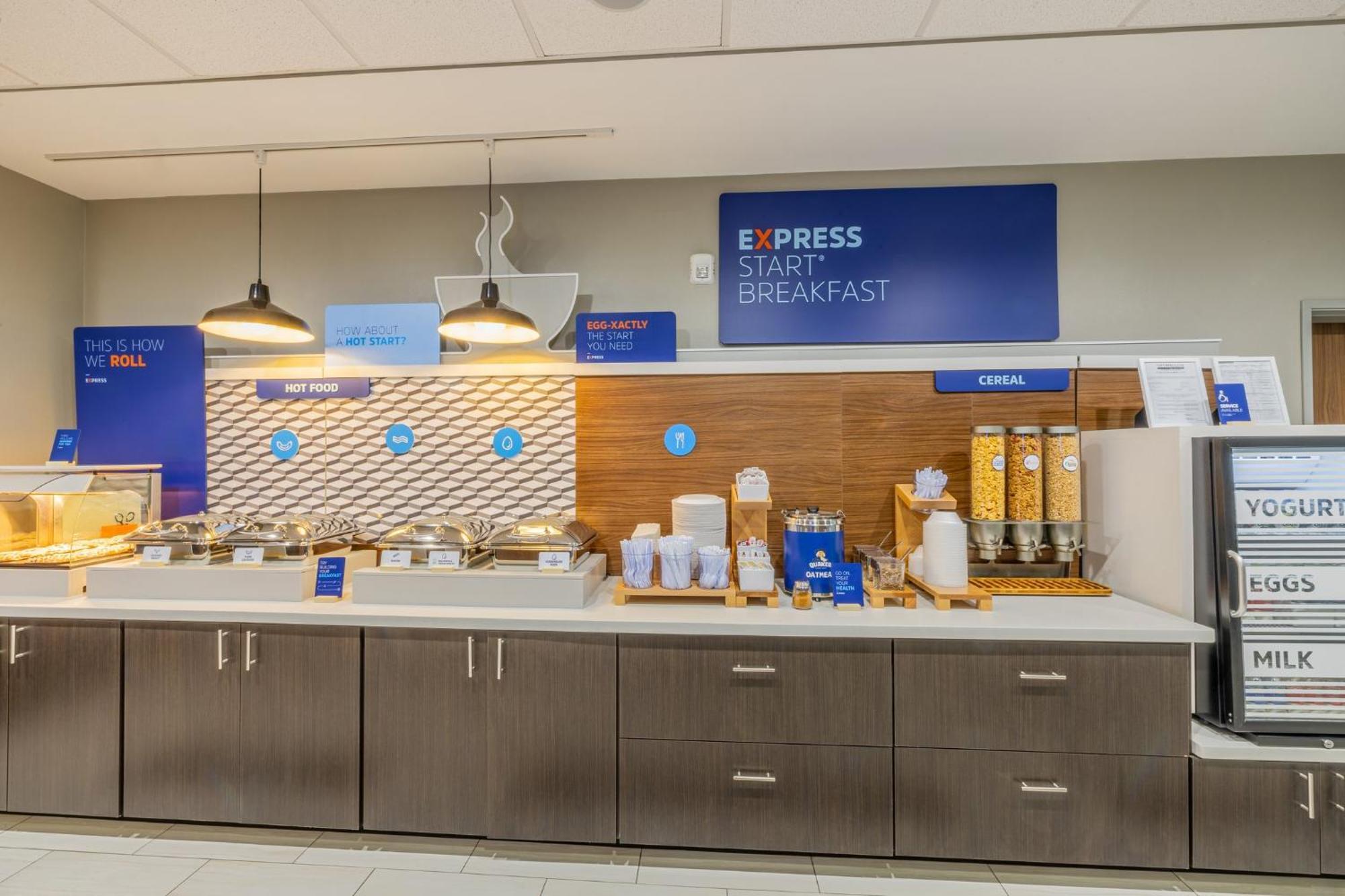 Holiday Inn Express & Suites - Lindale By Ihg Bagian luar foto