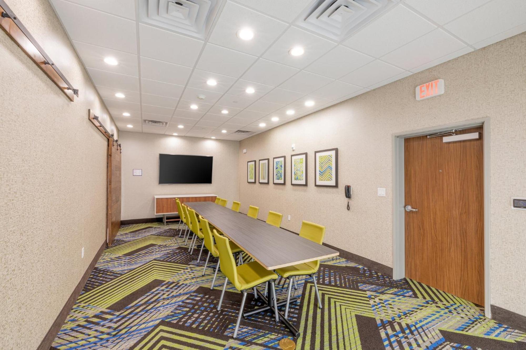 Holiday Inn Express & Suites - Lindale By Ihg Bagian luar foto