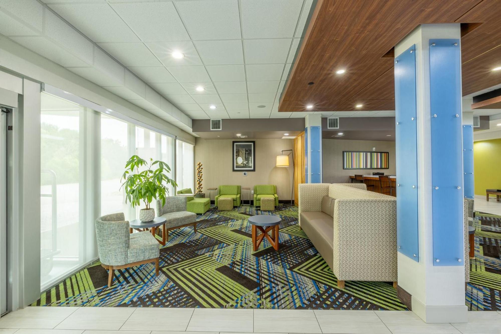 Holiday Inn Express & Suites - Lindale By Ihg Bagian luar foto