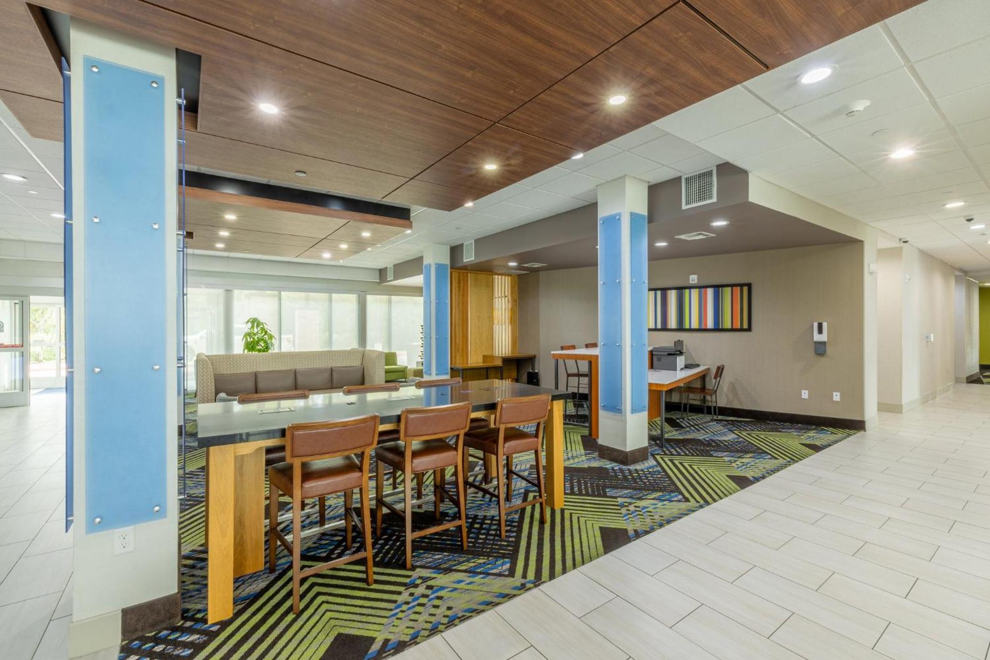 Holiday Inn Express & Suites - Lindale By Ihg Bagian luar foto