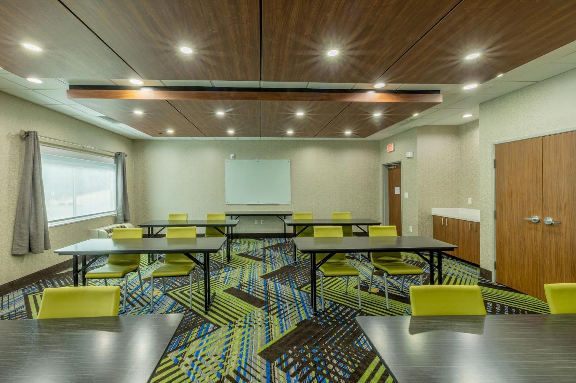 Holiday Inn Express & Suites - Lindale By Ihg Bagian luar foto