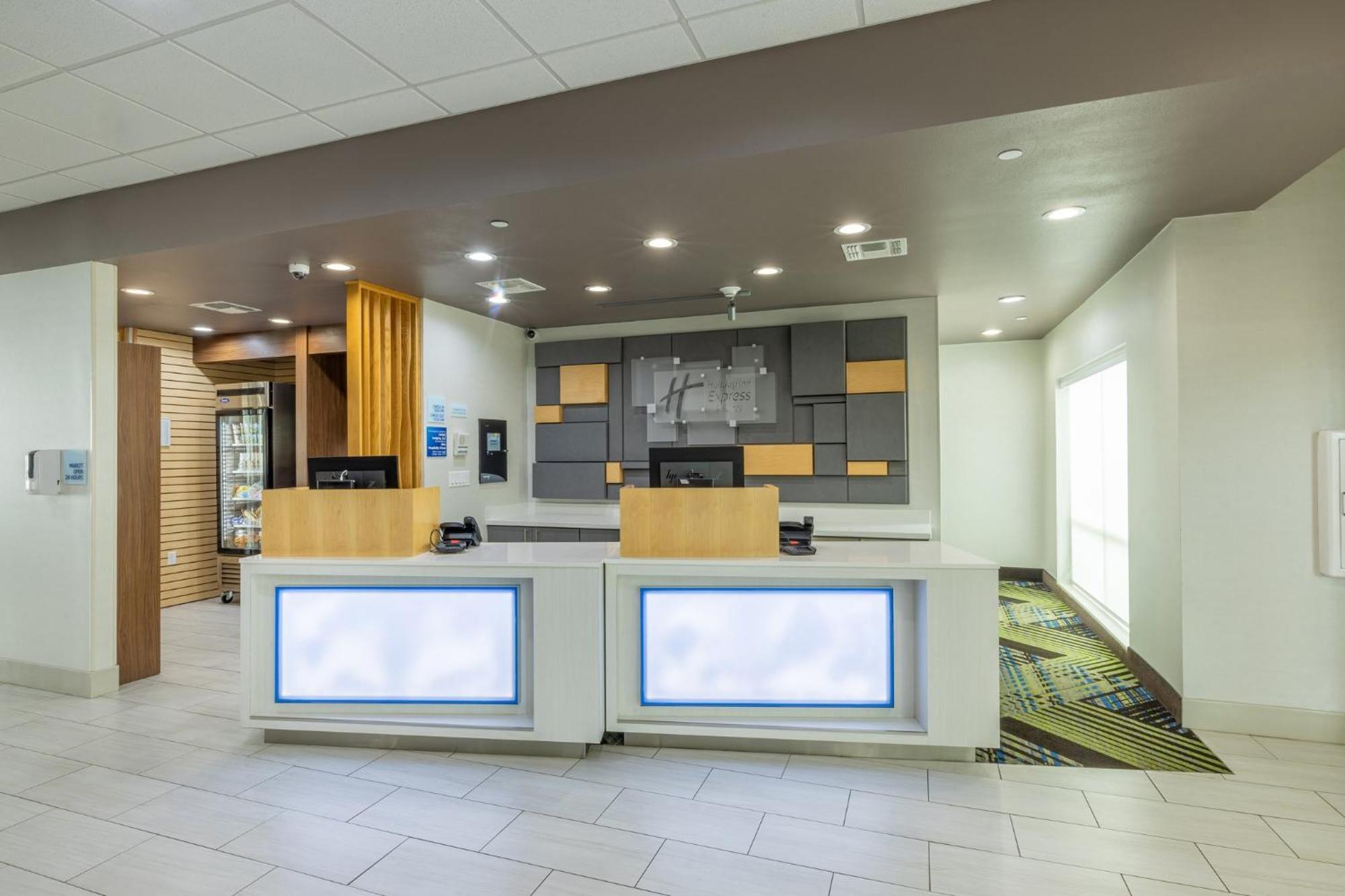 Holiday Inn Express & Suites - Lindale By Ihg Bagian luar foto