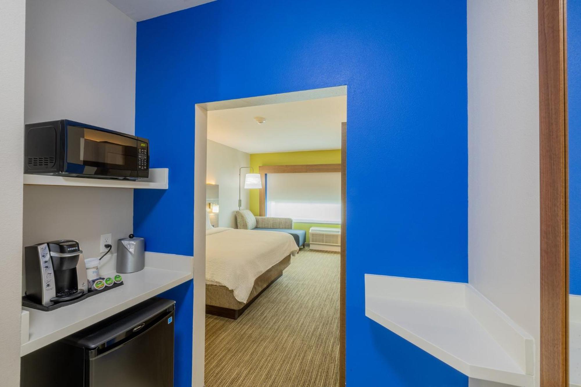 Holiday Inn Express & Suites - Lindale By Ihg Bagian luar foto