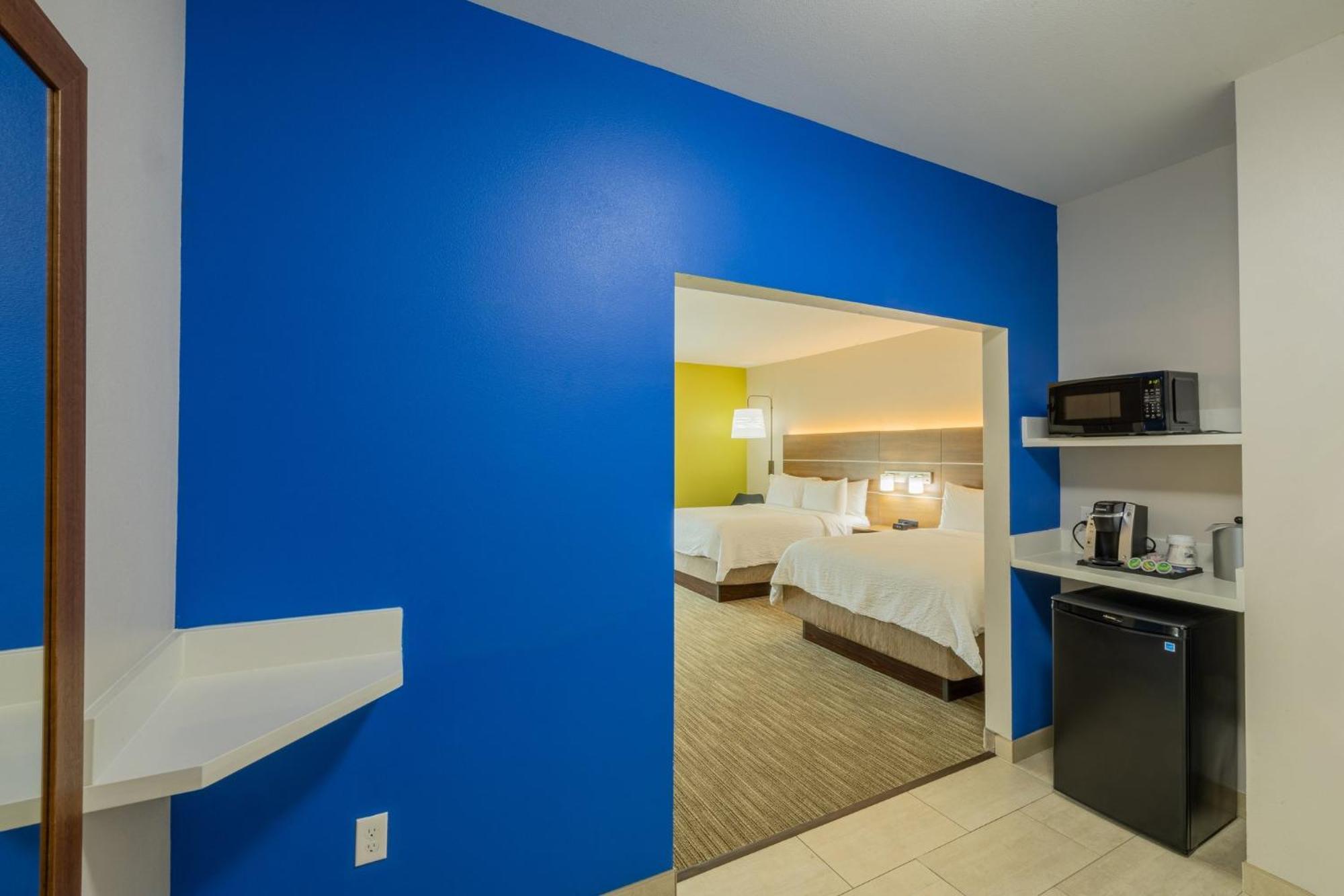 Holiday Inn Express & Suites - Lindale By Ihg Bagian luar foto