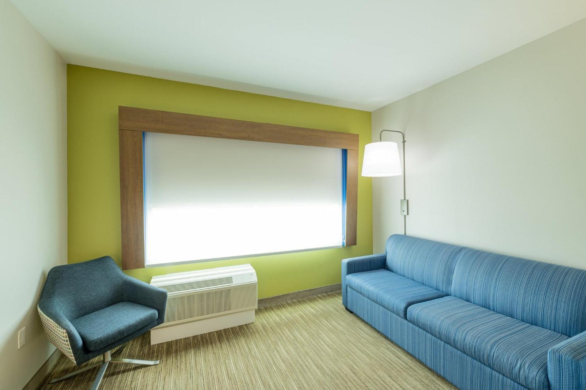 Holiday Inn Express & Suites - Lindale By Ihg Bagian luar foto