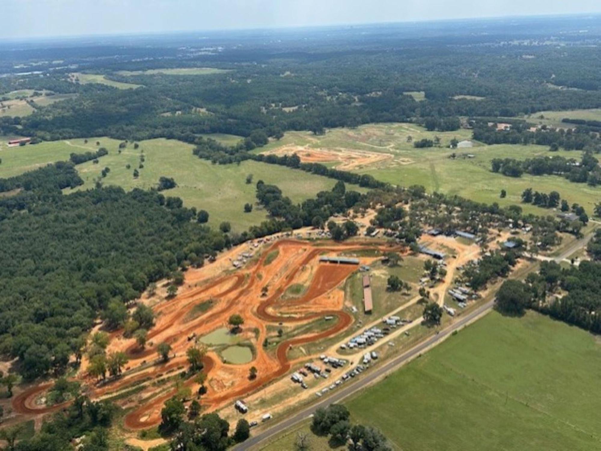 Holiday Inn Express & Suites - Lindale By Ihg Bagian luar foto